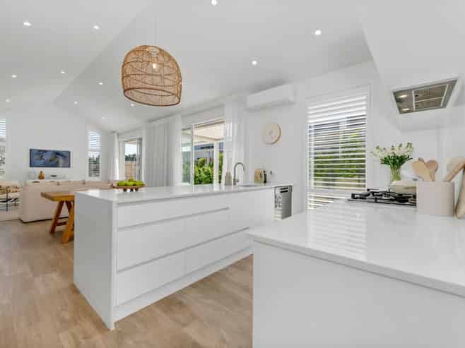 16 Arthur Wright Place, Maraetai