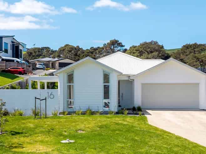 16 Arthur Wright Place, Maraetai