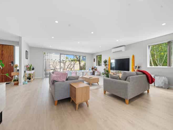 32B Tirimoana Road, Te Atatu South