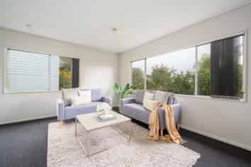 32 Thurleigh Grove, Karori