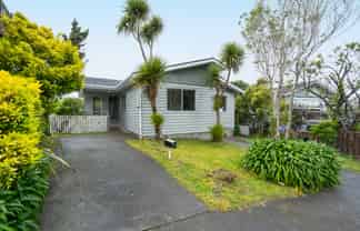 32 Thurleigh Grove, Karori