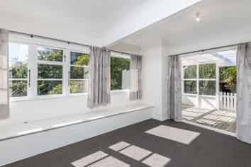 11 Miles Crescent, Newlands