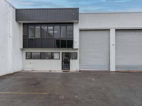 Clean, functional and versatile Wiri space