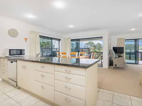 4 Ajax Head, Pauanui