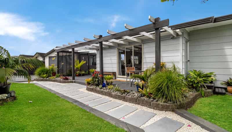 2/1 Woodside Road, Massey