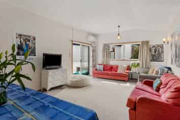 142 Kelburn Parade, Kelburn
