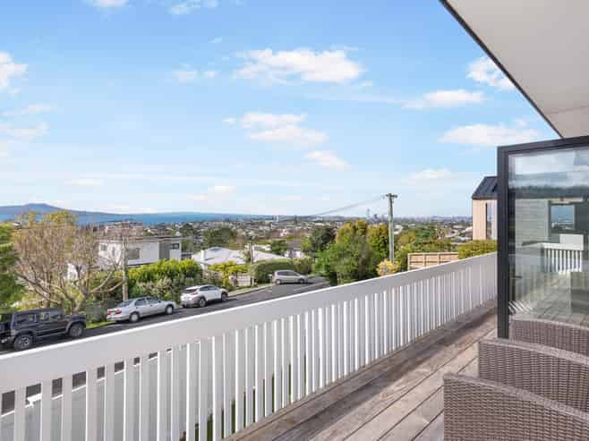 33b Parr Terrace, Castor Bay