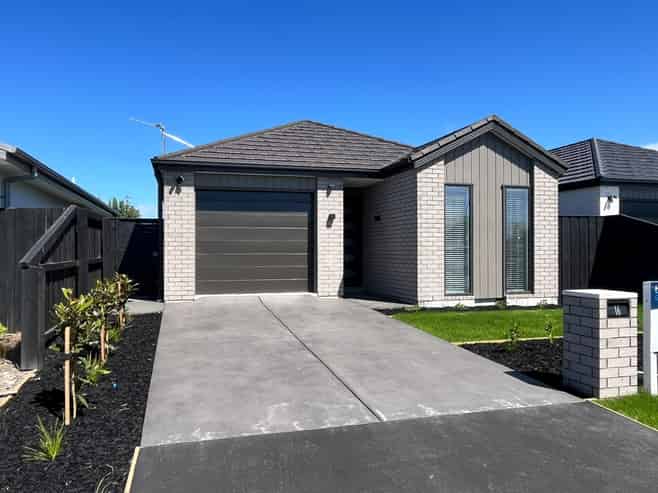 16 Oakmill Drive, Casebrook
