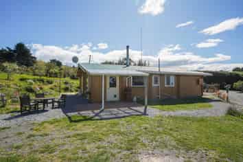 6 Port Robinson Road, Domett