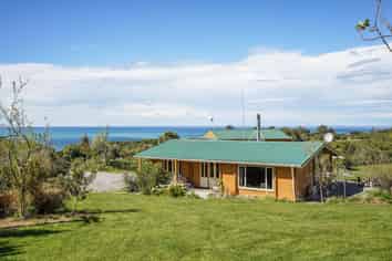 6 Port Robinson Road, Domett