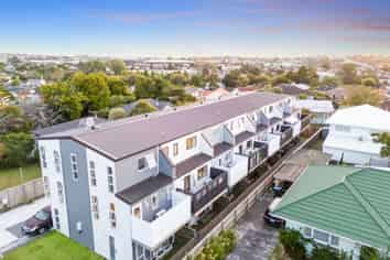 8/273 Mount Albert Road, Sandringham