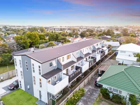 8/273 Mount Albert Road, Sandringham