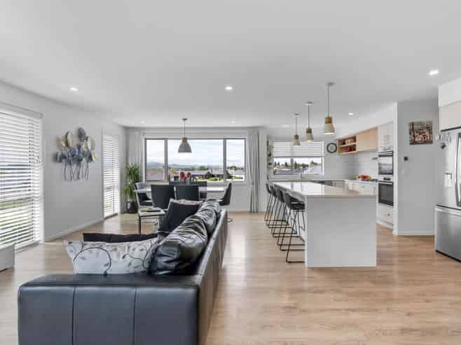 16 Oak Ridge Drive, Te Awamutu