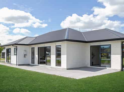 20 Allan Avenue, Lytton West