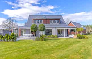 519 Avonhead Road, Avonhead