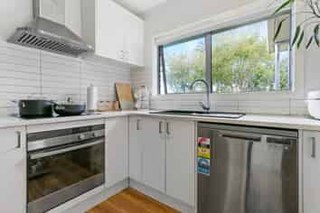 1/27 Brookfield Avenue, Onehunga