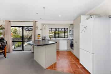 2/312 Wairau Road, Glenfield