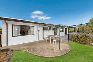 2/312 Wairau Road, Glenfield