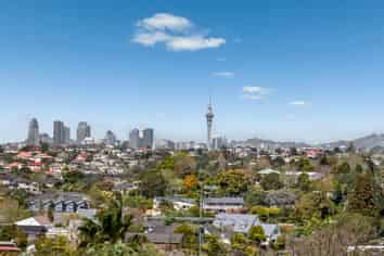 2/312 Wairau Road, Glenfield