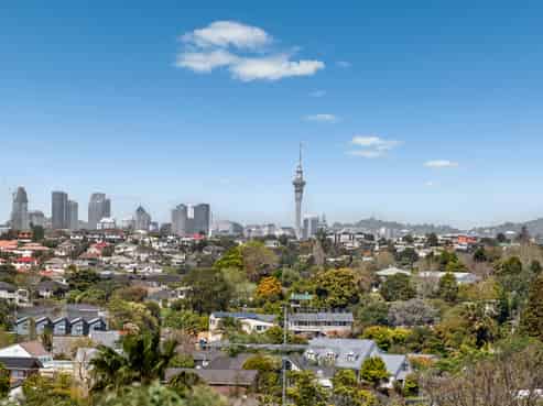 2/312 Wairau Road, Glenfield