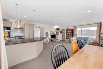 2/312 Wairau Road, Glenfield