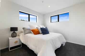 2/8 Baird Street, Howick