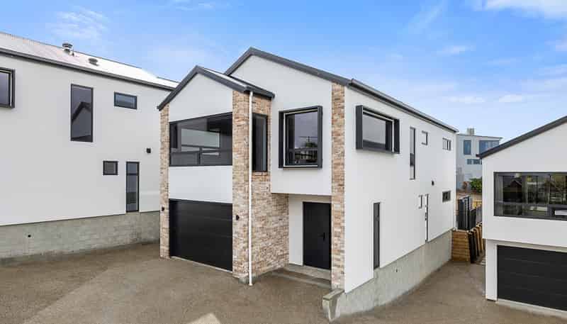 3 and 5/15 Kenmure Road, Belleknowes