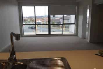 1i/136 Stancombe Road, Flat Bush