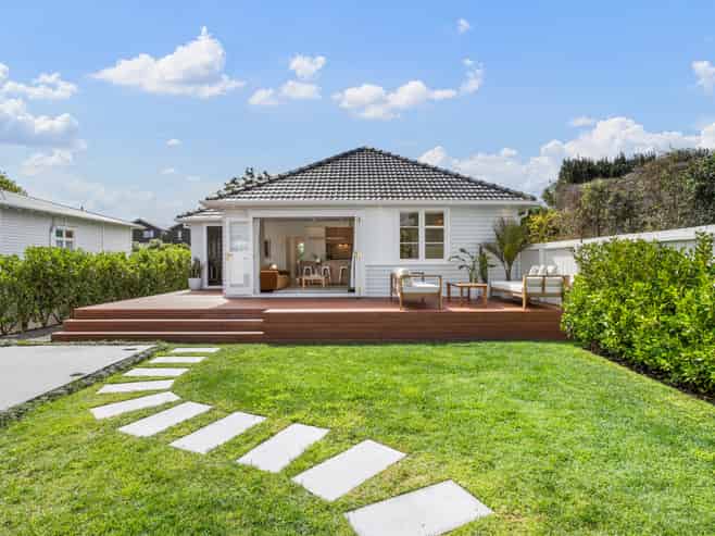 17 Phyllis Street, Mount Albert