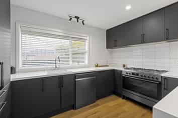 384 Yaldhurst Road, Russley