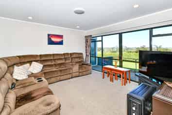 6 Martingale Drive, Kingseat