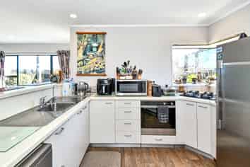 6 Martingale Drive, Kingseat