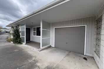 2/29 Middle Road, Havelock North