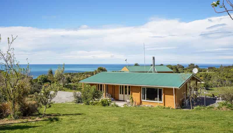 6 Port Robinson Road, Domett