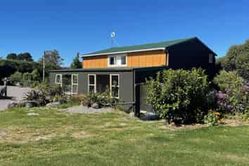 6 Port Robinson Road, Domett