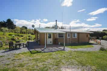 6 Port Robinson Road, Domett