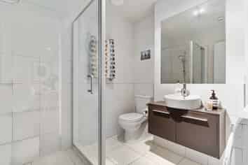 6V/435 New North Road, Kingsland
