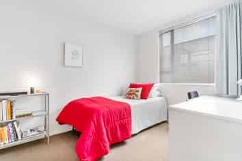 6V/435 New North Road, Kingsland