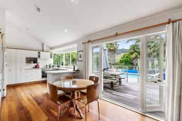 502 Ness Valley Road, Clevedon