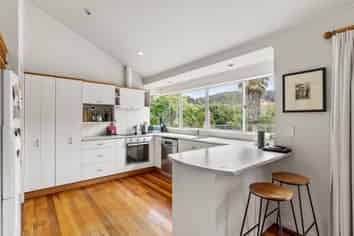 502 Ness Valley Road, Clevedon