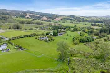 502 Ness Valley Road, Clevedon