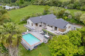 502 Ness Valley Road, Clevedon