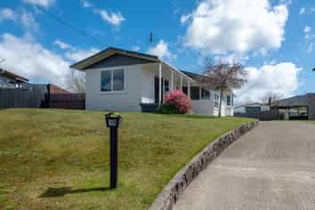 19 Alison Street, Mangakakahi