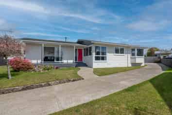 19 Alison Street, Mangakakahi