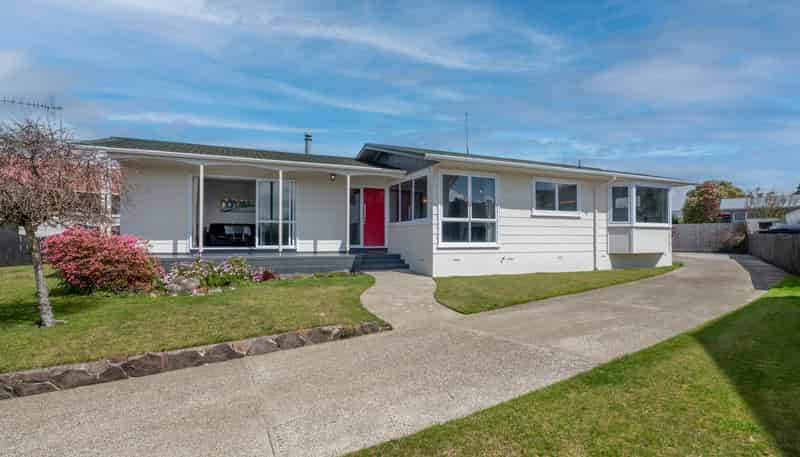 19 Alison Street, Mangakakahi