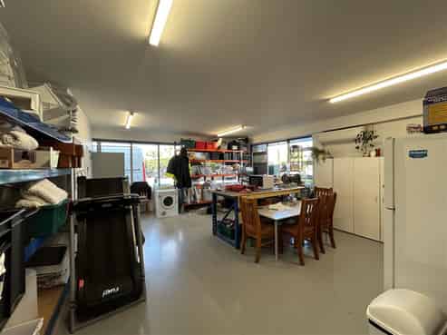 Savills | Immaculate Industrial Unit – 371sqm