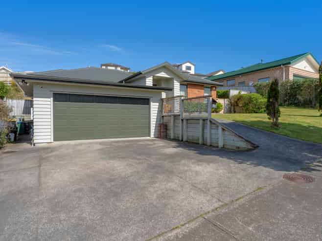 42 Tongariro Drive, Aotea