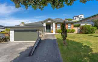 42 Tongariro Drive, Aotea