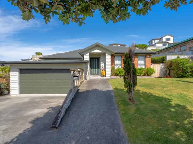 42 Tongariro Drive, Aotea