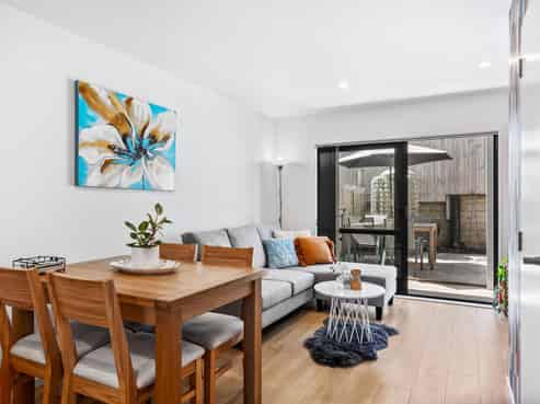 4/6 South Pacific Place, Henderson